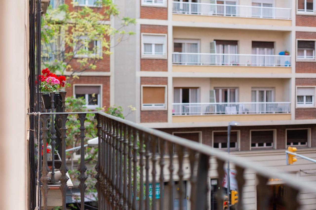 Aparteasy - Turo Park With Lovely Balcony Барселона Екстериор снимка