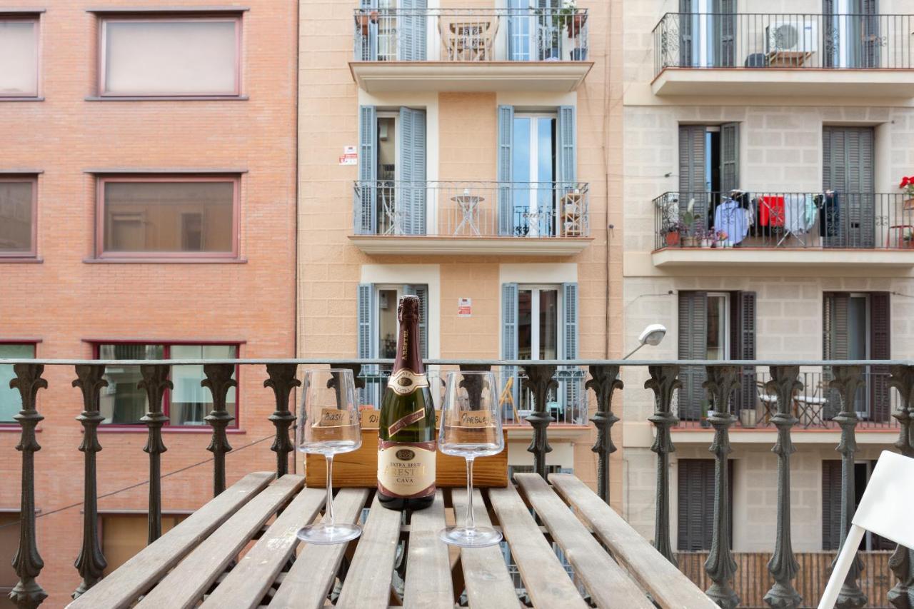 Aparteasy - Turo Park With Lovely Balcony Барселона Екстериор снимка